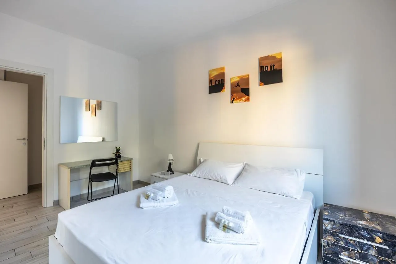 Duomo Appartment Free Parking And Netflix Milan